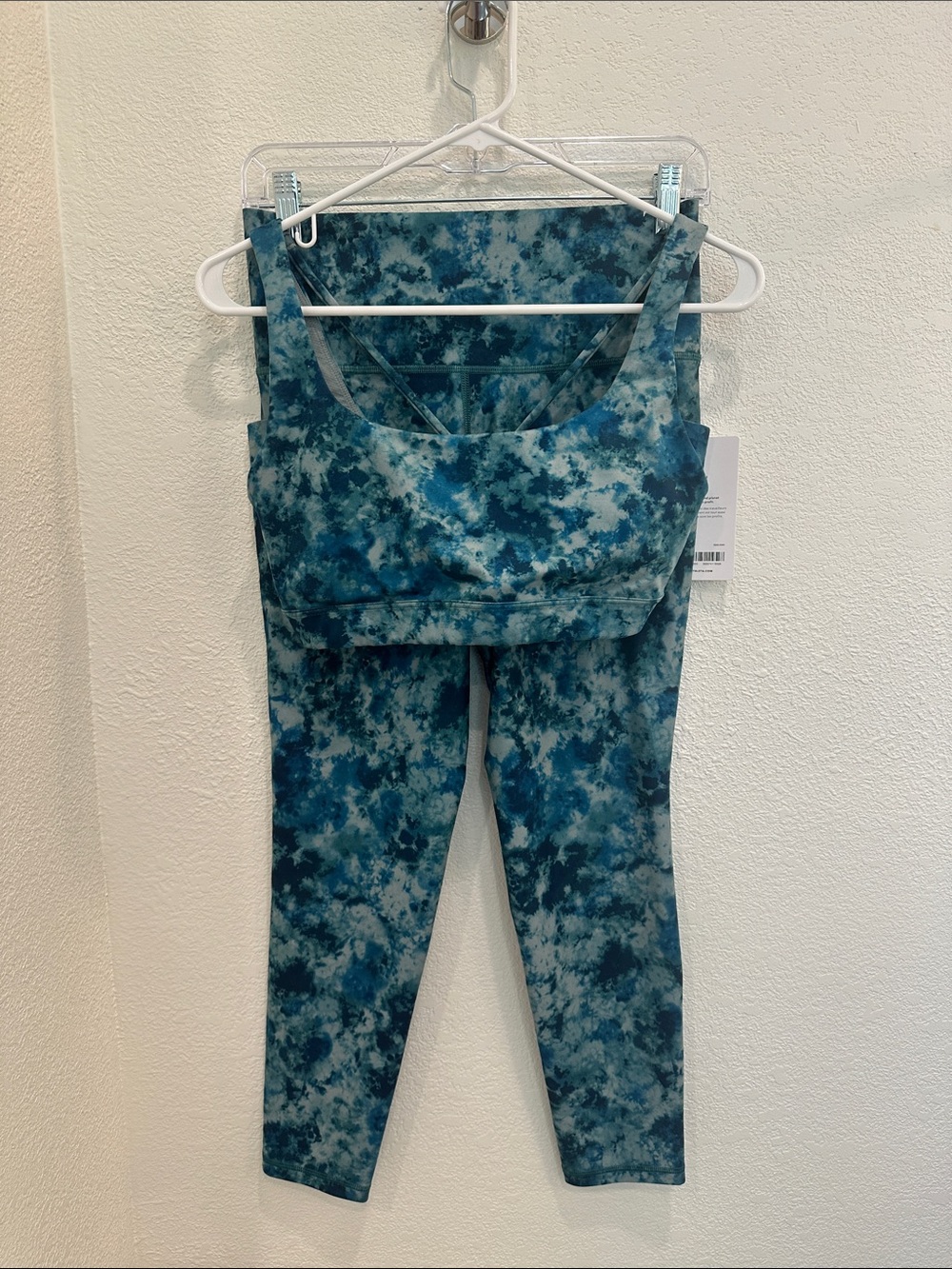 Athleta Salutation Stash Pocket 7/8 Leggings + Bra. Teal Blue Tie-Dye Print.